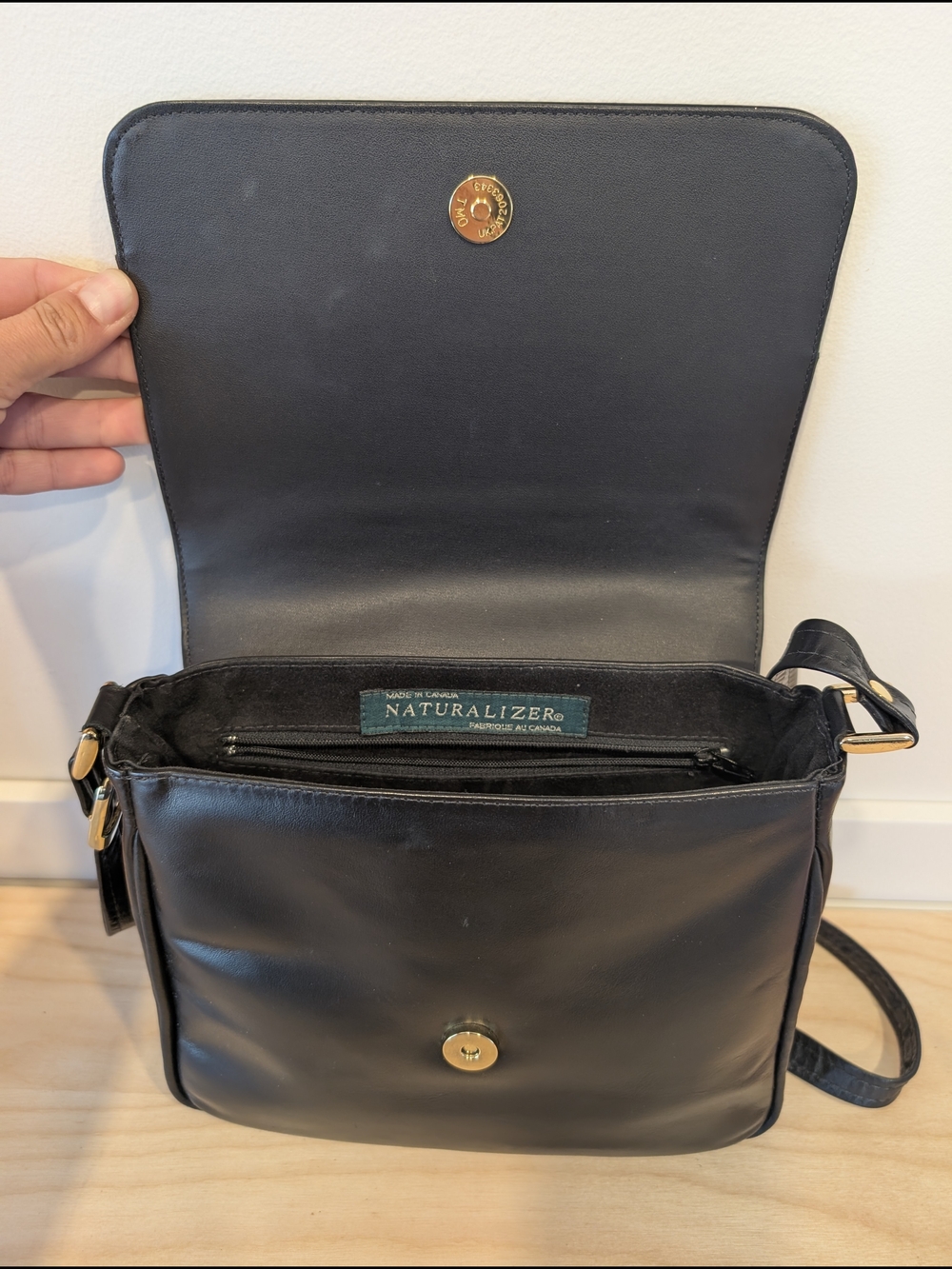 Vintage Naturalizer Black Leather & Patent Flap Shoulder Bag - Made in Canada - Picture 10 of 15